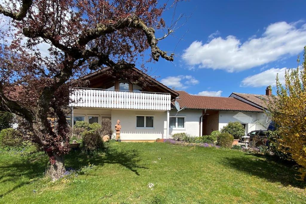 Gemuetliche Wohnung Bei Bad Waldsee Mit Balkon Luaran gambar